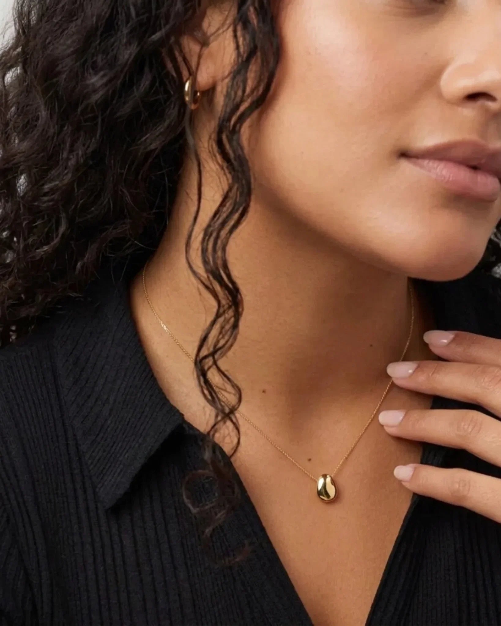 Elara Pendant Necklace