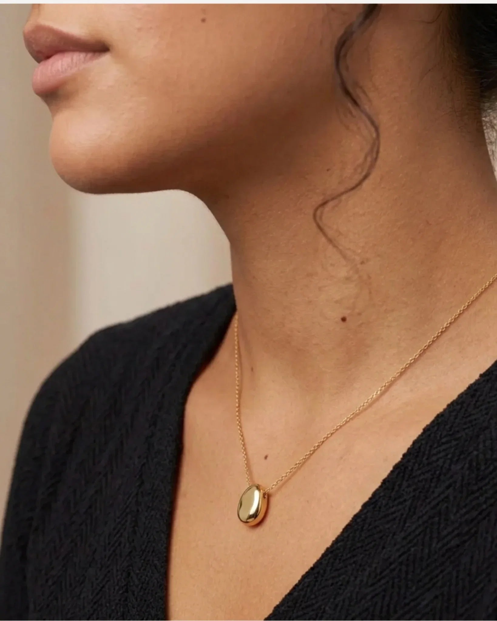 Elara Pendant Necklace