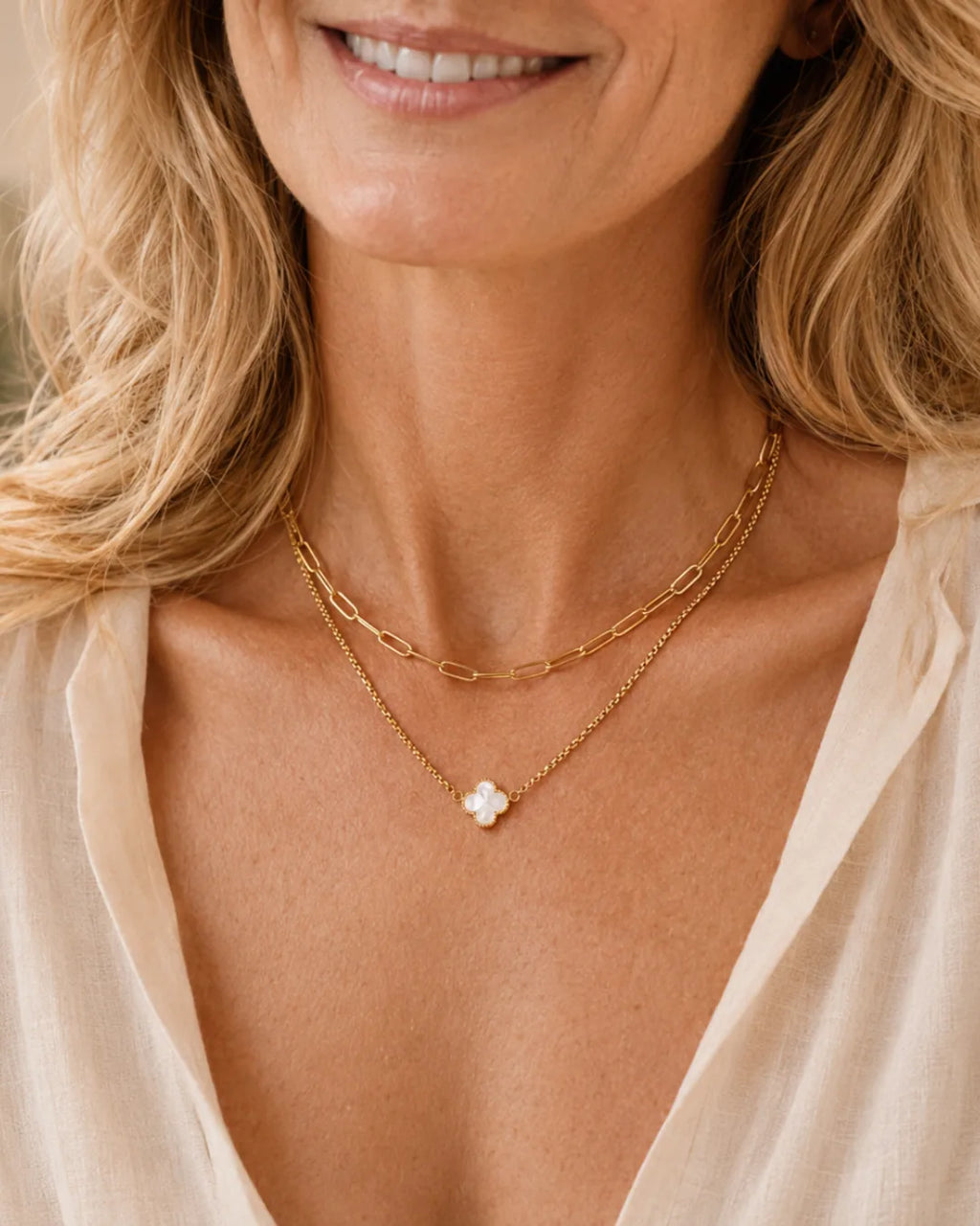 Sophia Clover Necklace with Mother of Pearl