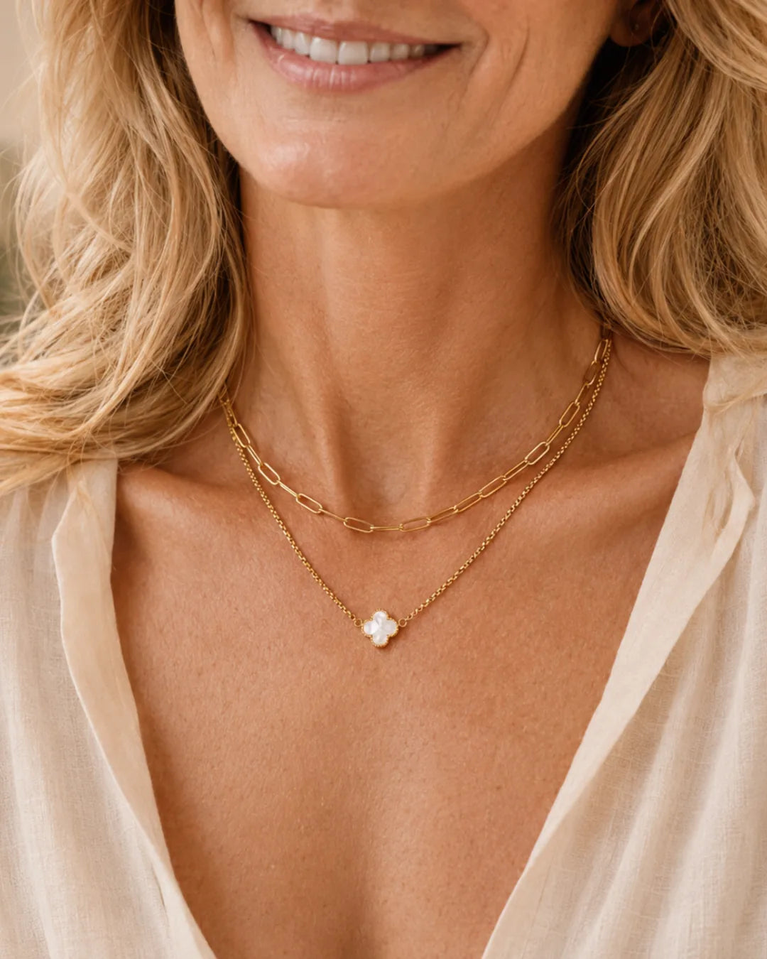 Sophia Clover Necklace with Mother of Pearl