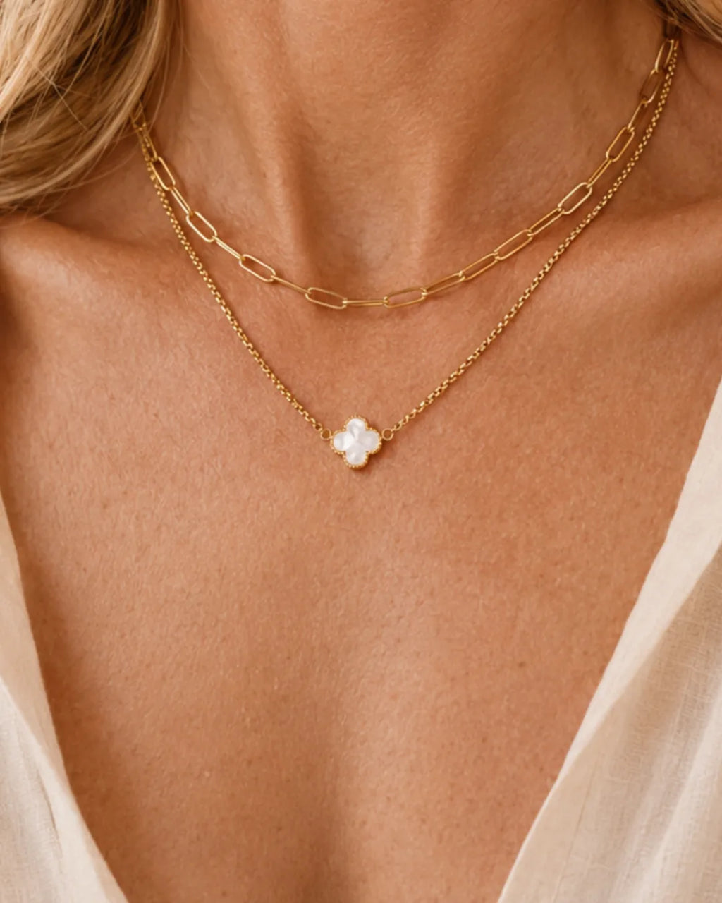 Sophia Clover Necklace with Mother of Pearl