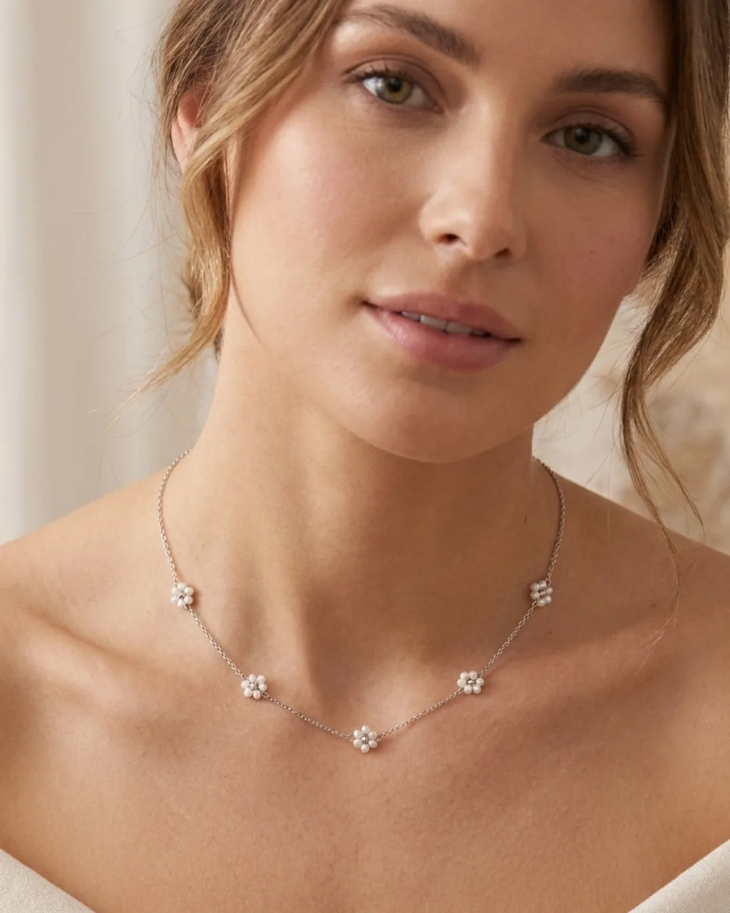 Evangeline Pearl Flower Necklace Bloom