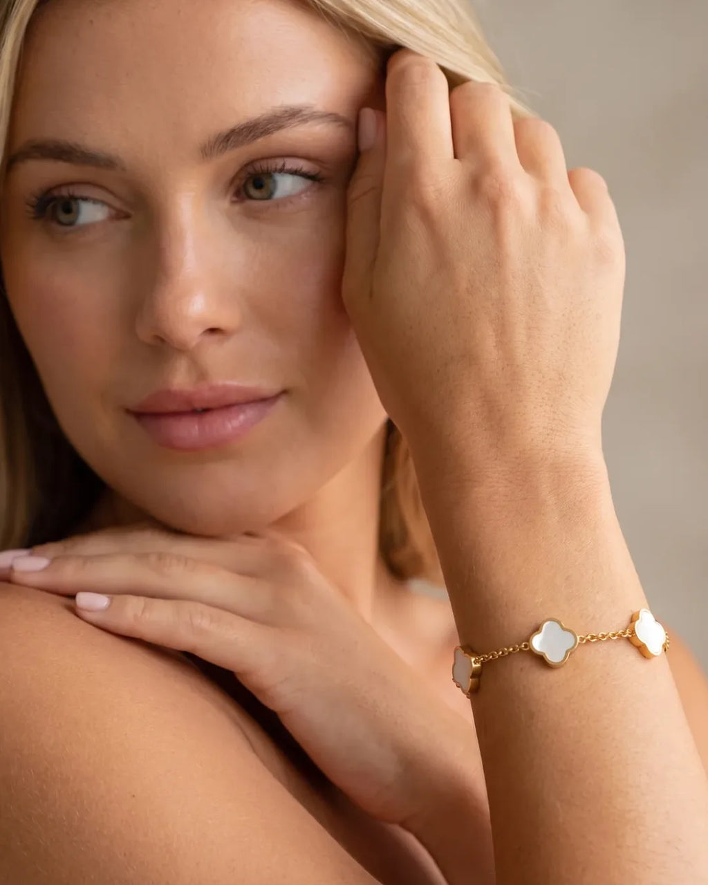 Viviana Mother of Pearl Clover Bracelet